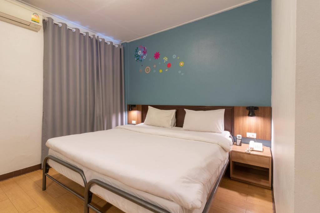 מיטה או מיטות בחדר ב-Intown Residence