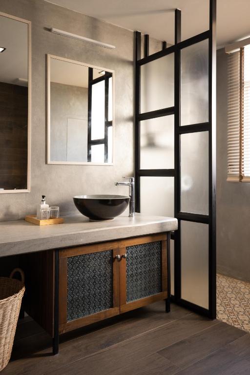 VAYNA Boutique Koh Chang - Lokales Thai-Zweibettzimmer Mit Balkon