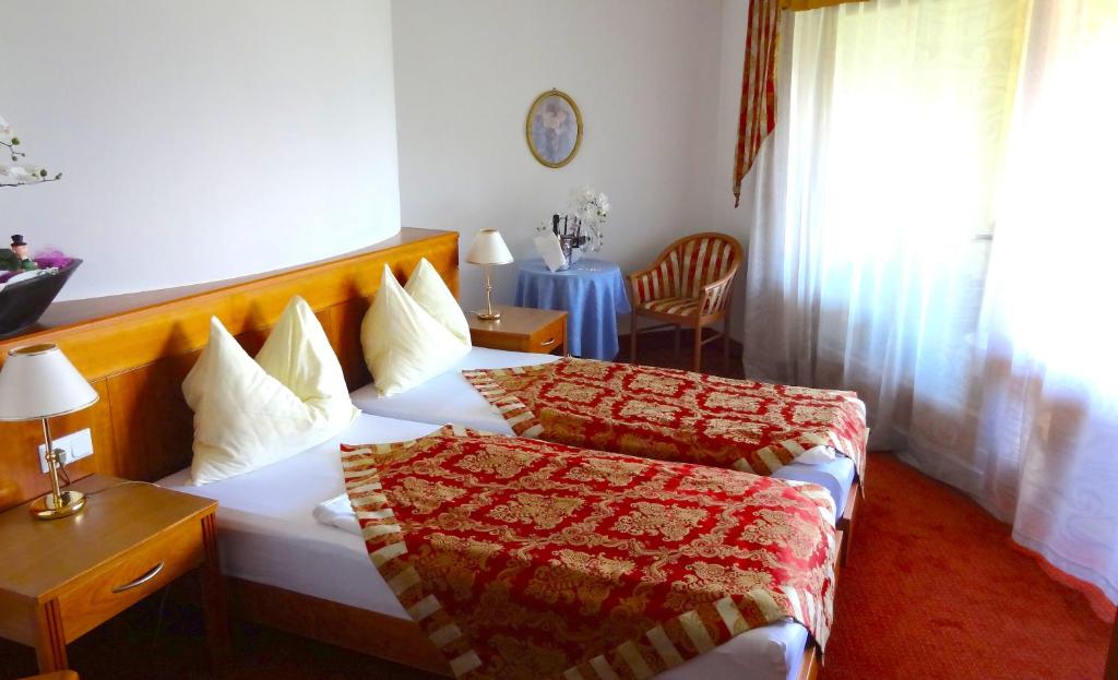 Postel nebo postele na pokoji v ubytování Gardenhotel Premstaller