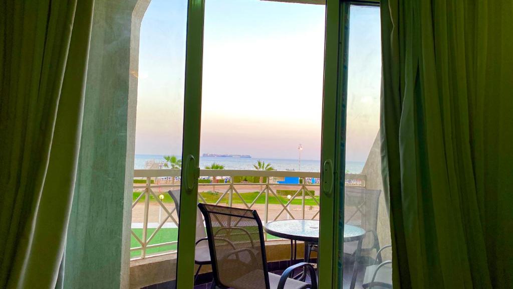 A general sea view or a sea view taken from az apartmanhoteleket