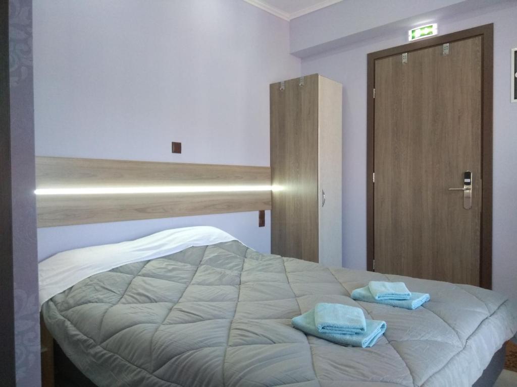 A bed or beds in a room at Villa Agnanti Apts and Suites