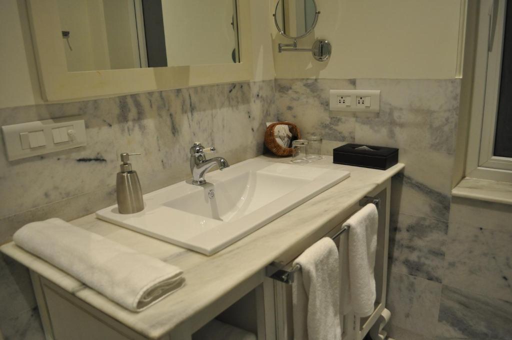 Koupelna v ubytování Sariska Manor Luxury Cottages Tehla