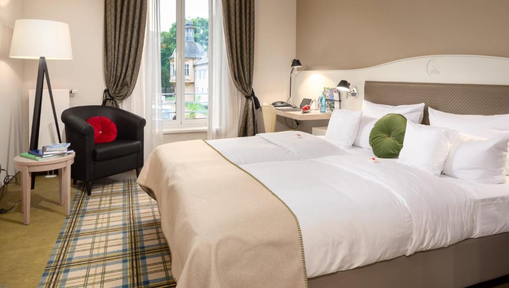 Postel nebo postele na pokoji v ubytování Hotel Jagdschloss Kranichstein