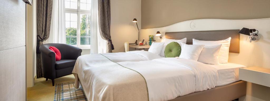Postel nebo postele na pokoji v ubytování Hotel Jagdschloss Kranichstein