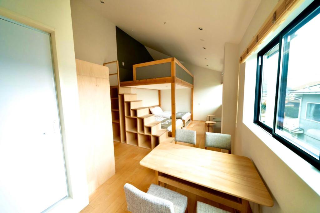 Postel nebo postele na pokoji v ubytování Dot Hostel&Bar 富士山