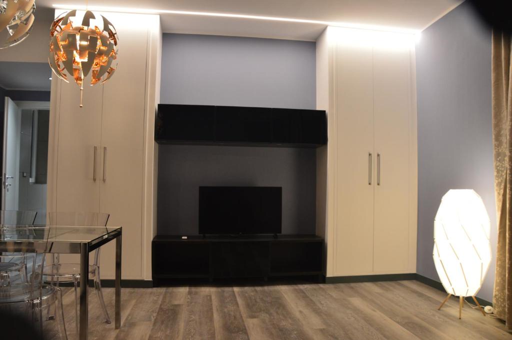 A television and/or entertainment centre at Luxury Bellevue Centro Città