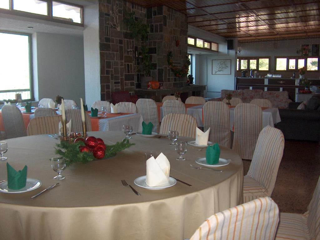 Reštaurácia alebo iné gastronomické zariadenie v ubytovaní Chrissa Camping Rooms & Bungalows