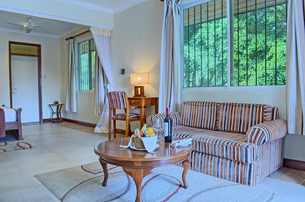 Posezení v ubytování Sovereign Hotel