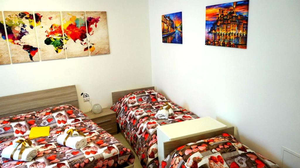 Łóżko lub łóżka w pokoju w obiekcie La Lanterna Sul Comò