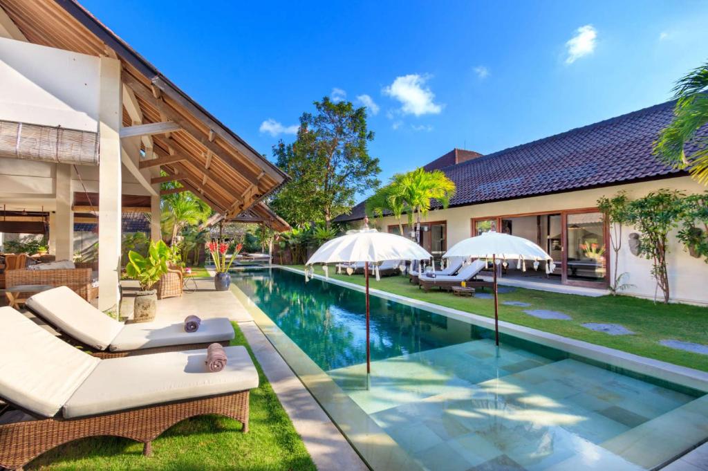 pics 5 Bedroom Villa Seminyak private pool bali villa 2055