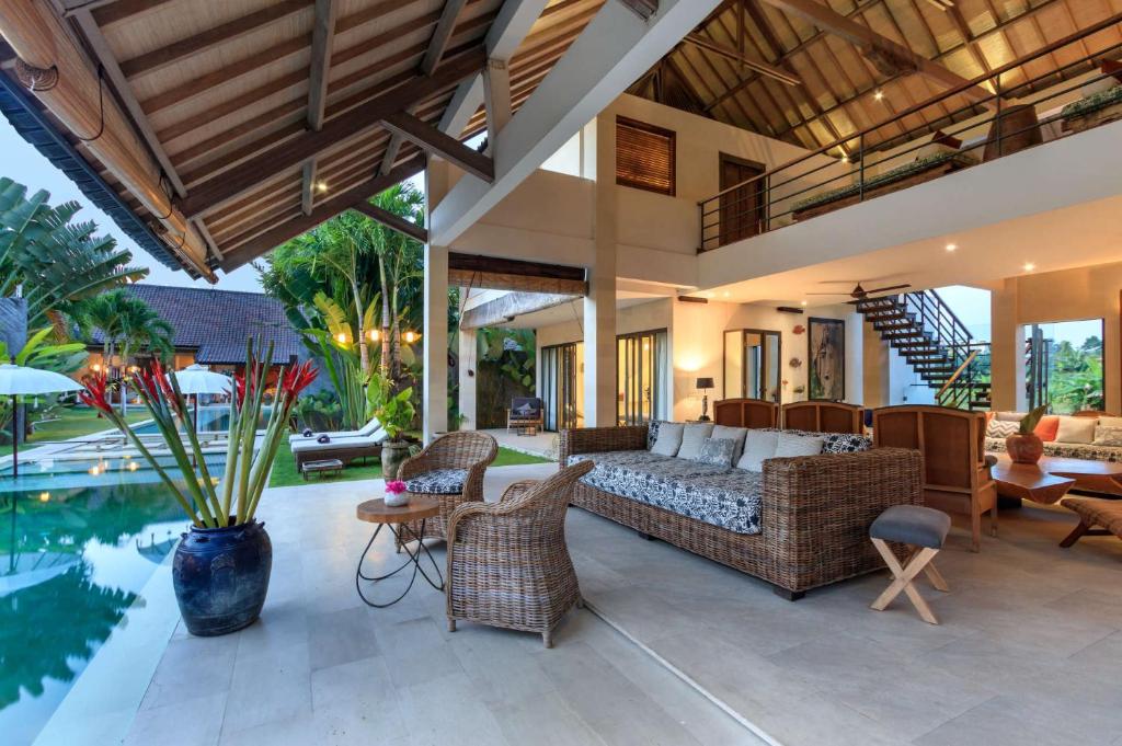 pics 5 Bedroom Villa Seminyak private pool bali villa 2055
