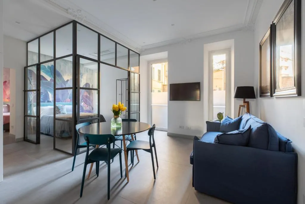 Twin Flowers apartment in San Giovanni, Roma, Italy