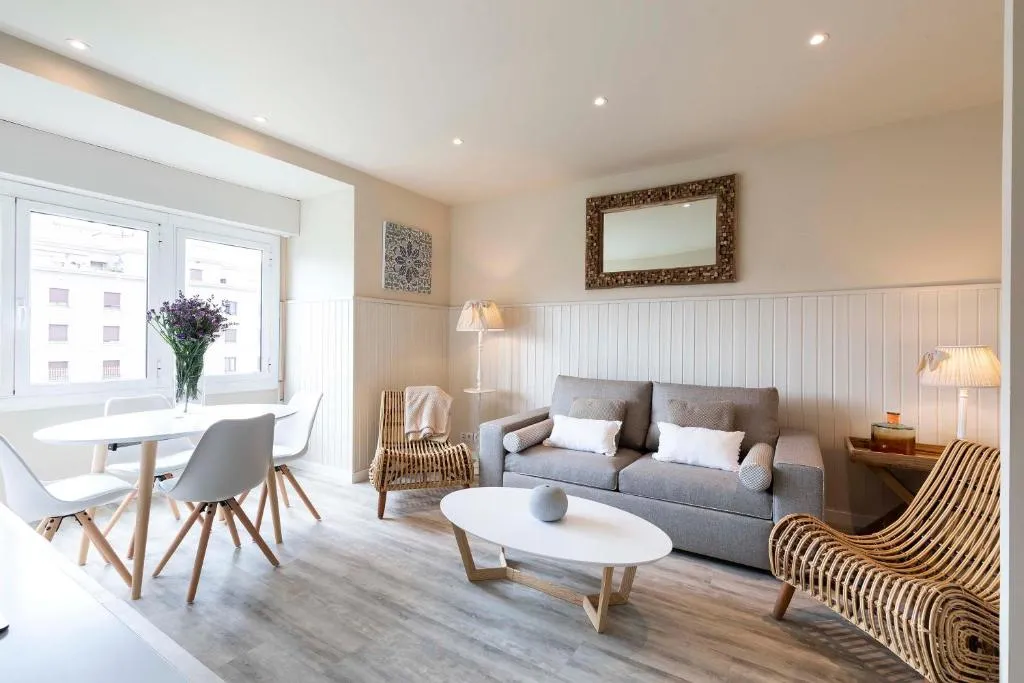 Chic Gran Via Apartment, Barcelona, Spania