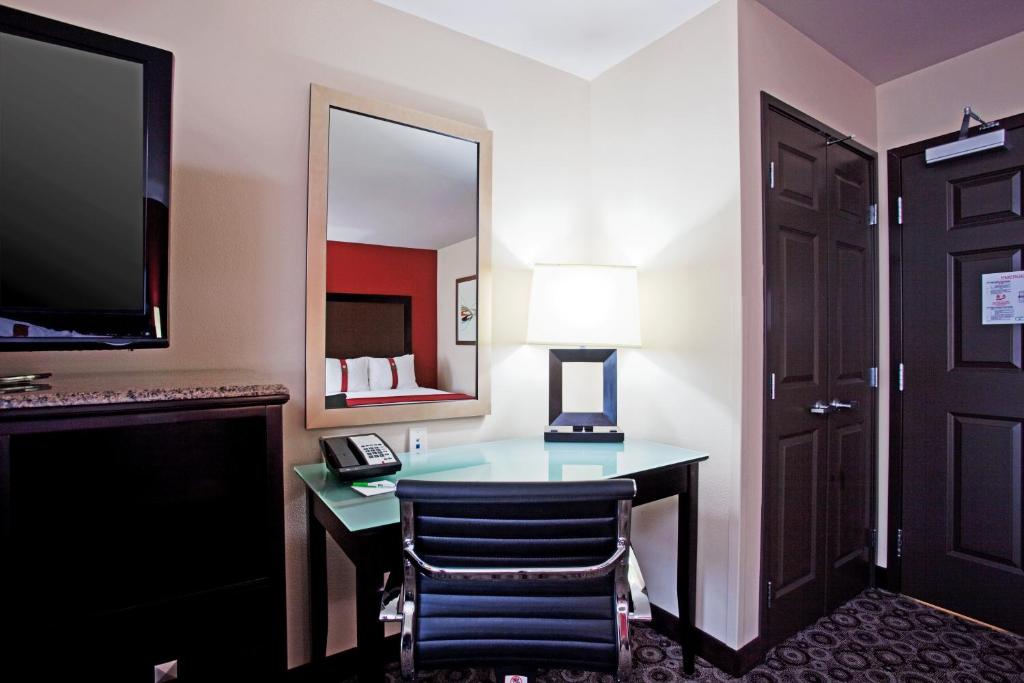 Holiday Inn Oceanside Marina Camp Pendleton by IHG - Queen Room - Acceso A La Discapacidad