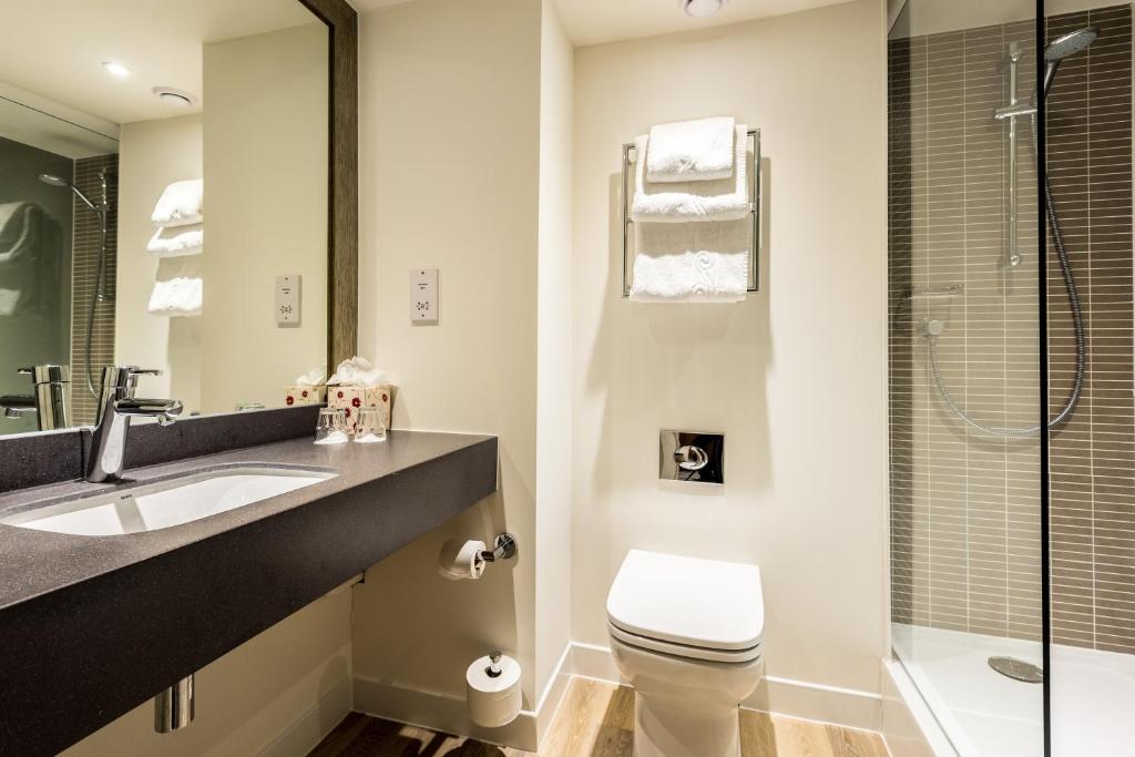 Holiday Inn Stoke on Trent M6 Jct15, an IHG Hotel - Standard Room With Double And Single Bed