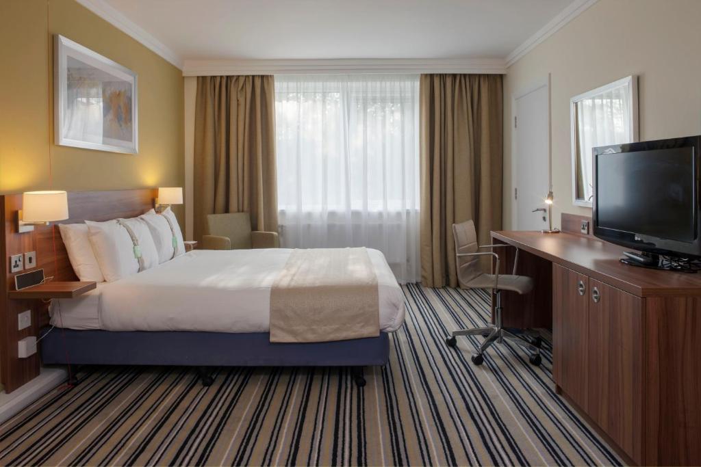 Holiday Inn Stoke on Trent M6 Jct15, an IHG Hotel - Standard Double Room - Disability Access