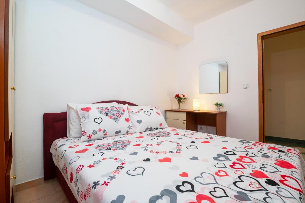 Apartments Matej - Three Bedroom Apartment With Sea View