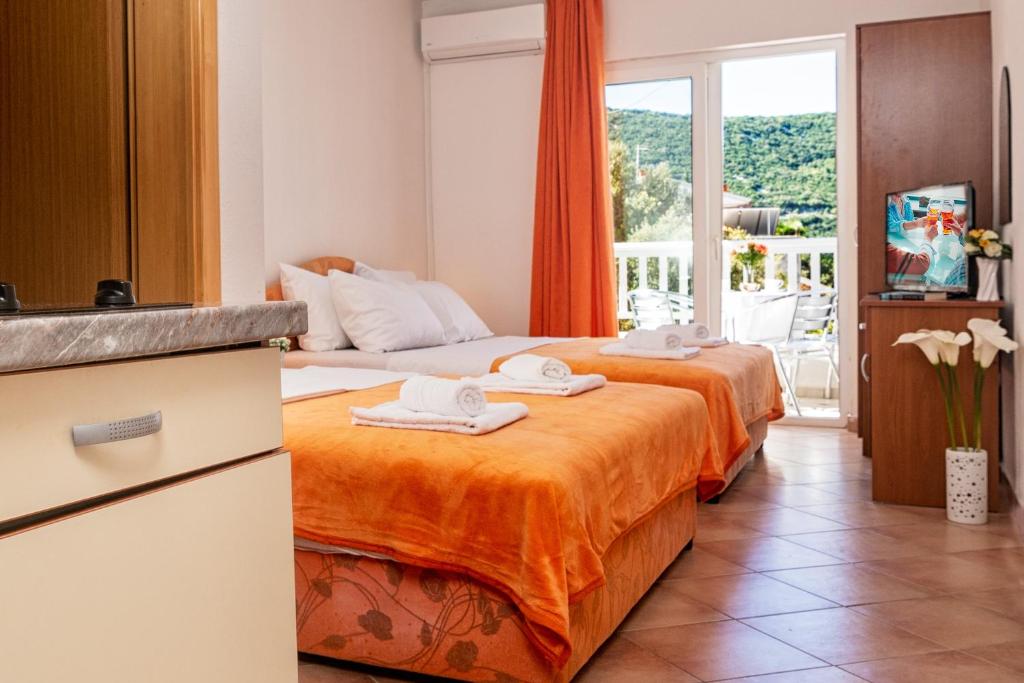 Apartments Matej - Studio Apartment With Balcony