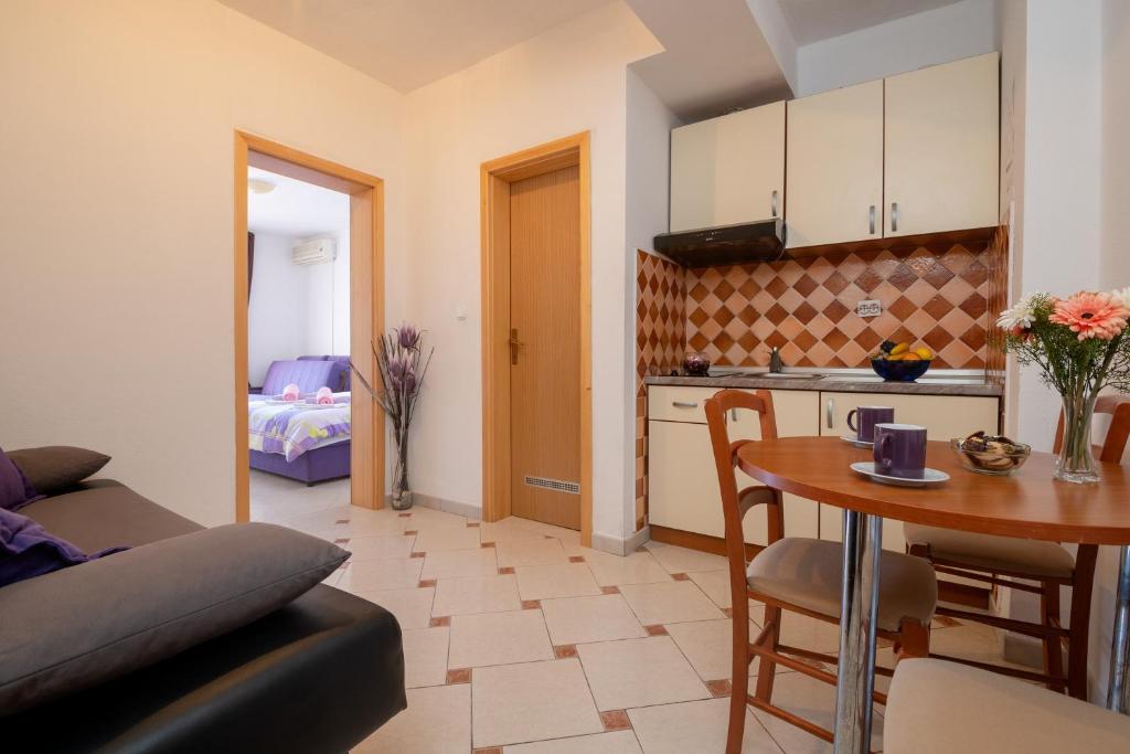 Apartments Matej - Apartment With Sea View