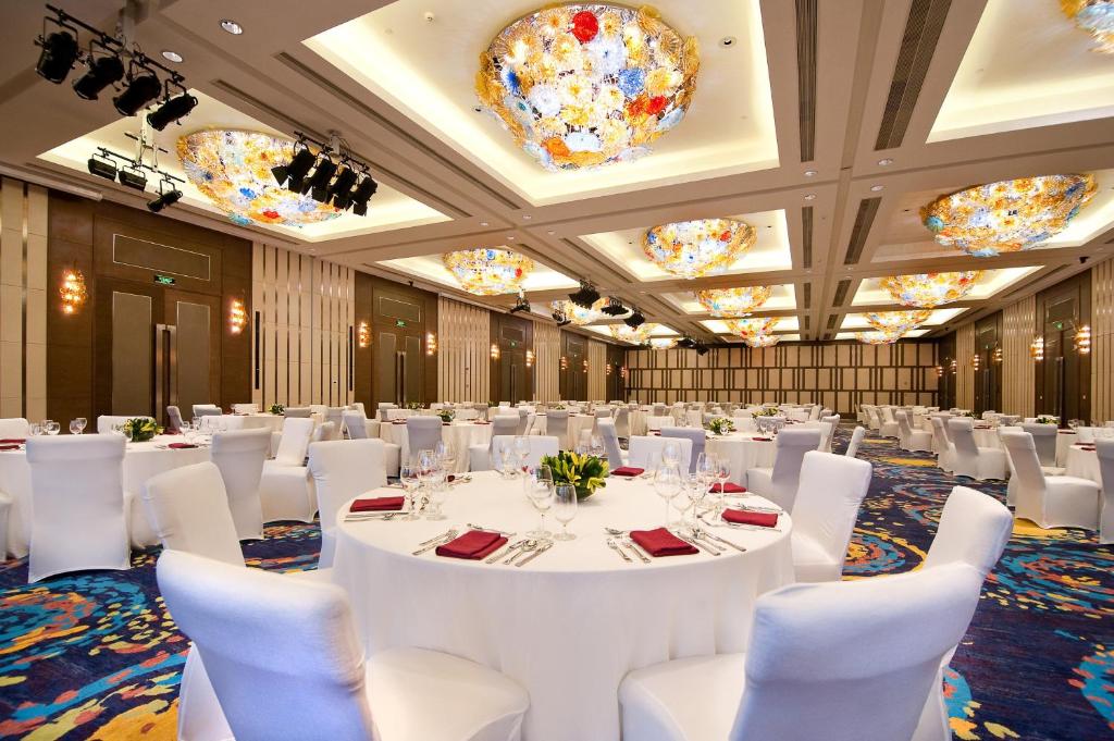 Restaurace v ubytování Crowne Plaza Shanghai Anting-Auto City - 15 Minutes drive to F1