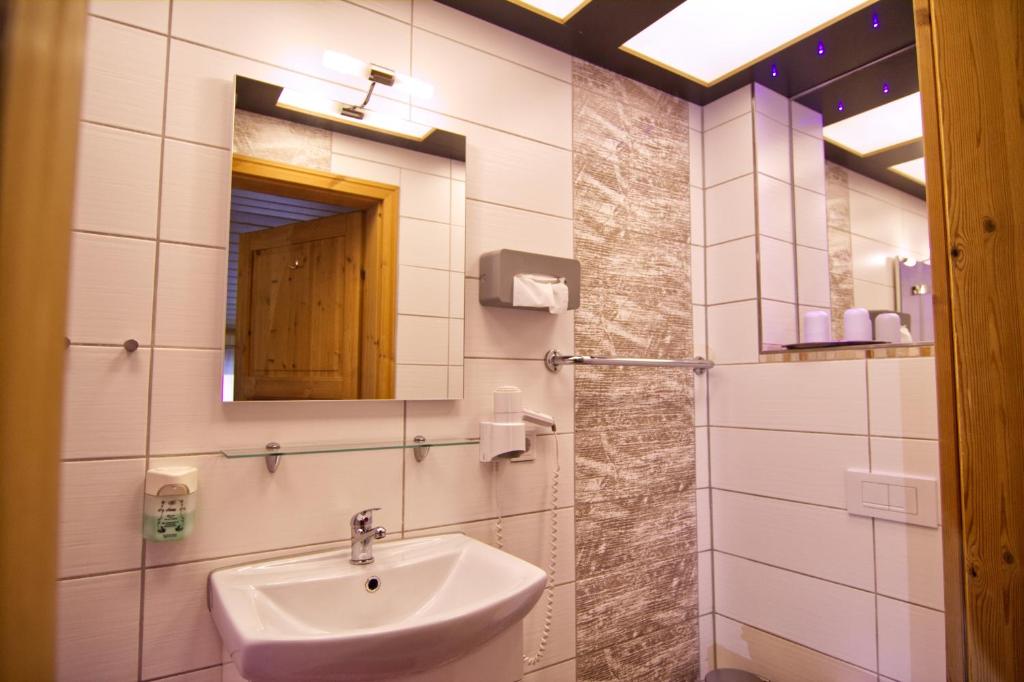 Koupelna v ubytování Esprit Hotel