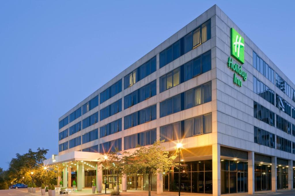 Holiday Inn Milton Keynes Central, an IHG Hotel - Housity