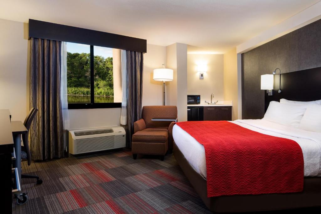 Holiday Inn Milwaukee Riverfront, an IHG Hotel - 