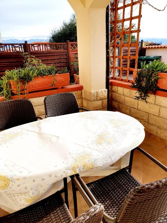 Balkón alebo terasa v ubytovaní Edith's Olive Garden