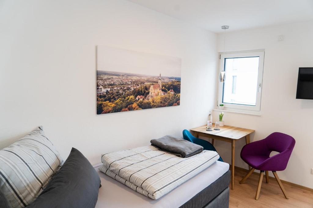 TV a/nebo společenská místnost v ubytování AMBERG APART - Apartment B - Wohnraum auf Zeit