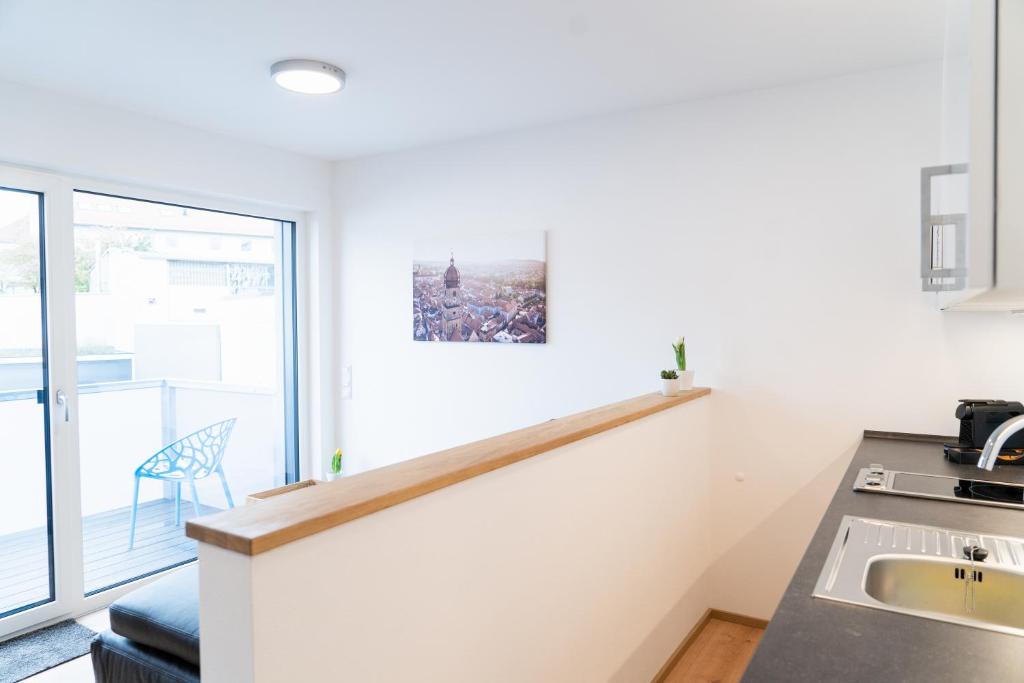 Kuchyň nebo kuchyňský kout v ubytování AMBERG APART - Apartment B - Wohnraum auf Zeit