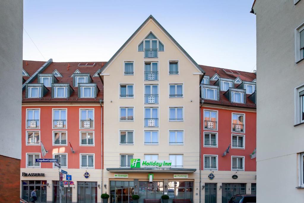 a hotel in the middle of two buildings at Holiday Inn Nürnberg City Centre by IHG in Nuremberg