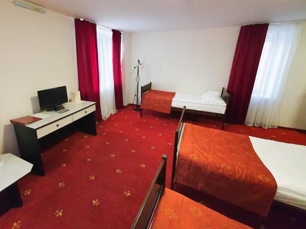 TV a/nebo společenská místnost v ubytování AMAKS Safar Hotel