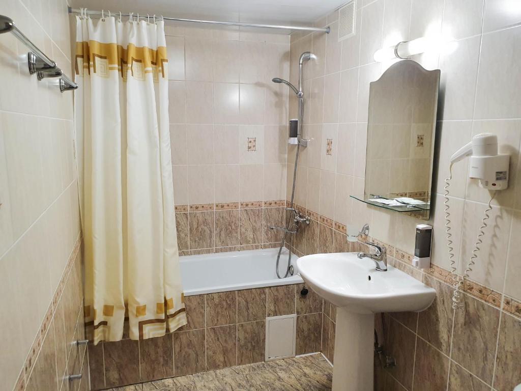 Koupelna v ubytování AMAKS Safar Hotel
