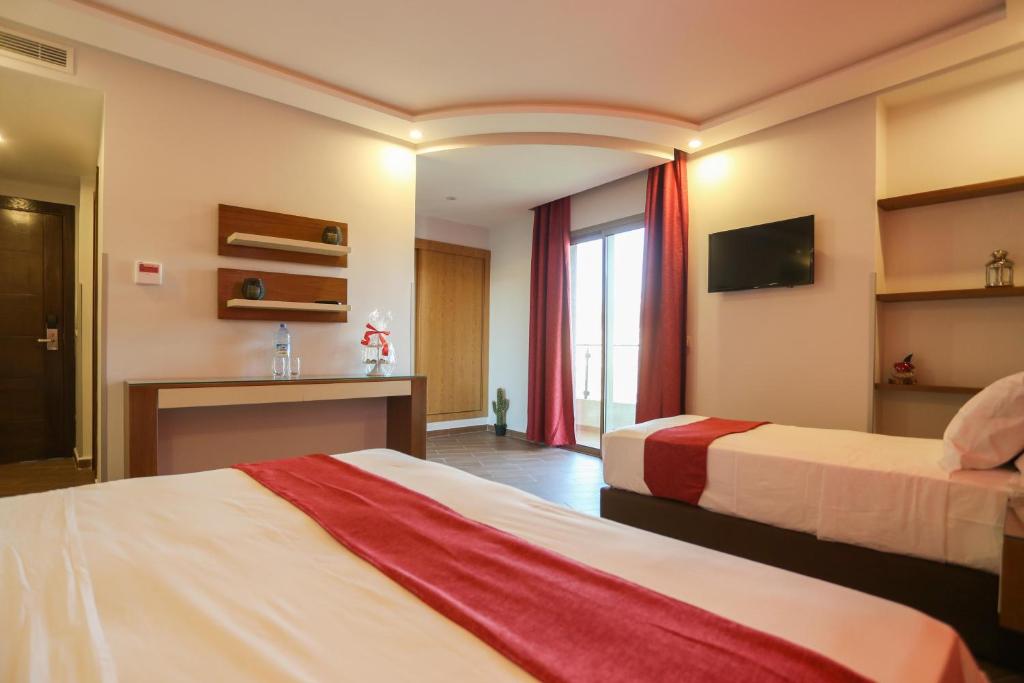 Postel nebo postele na pokoji v ubytování HOTEL MAKARIM TETOUAN