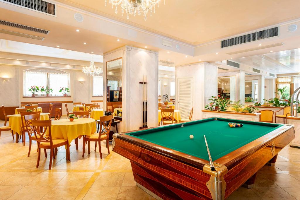 Biliár nebo kulečník v ubytování Hotel Antico Monastero