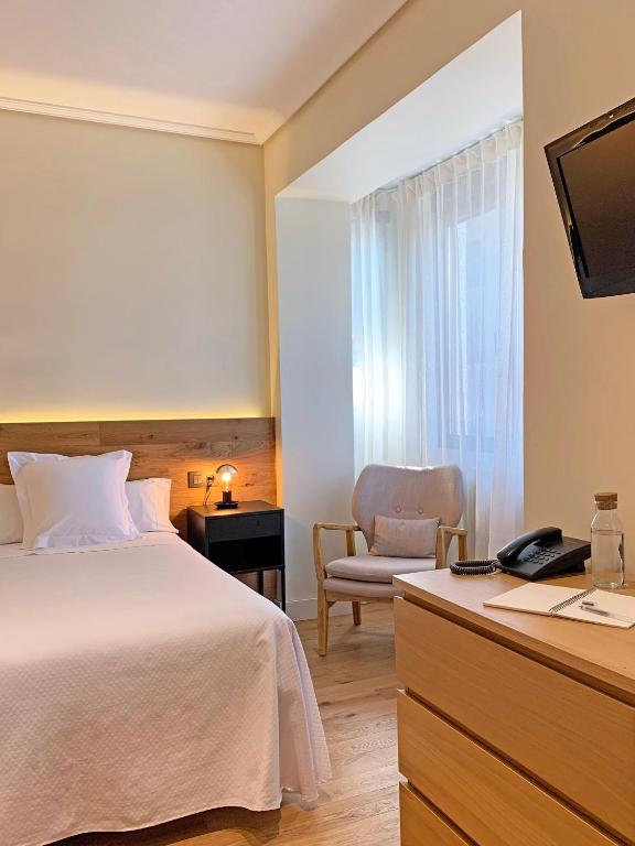 A bed or beds in a room at Hotel Boutique Astorga