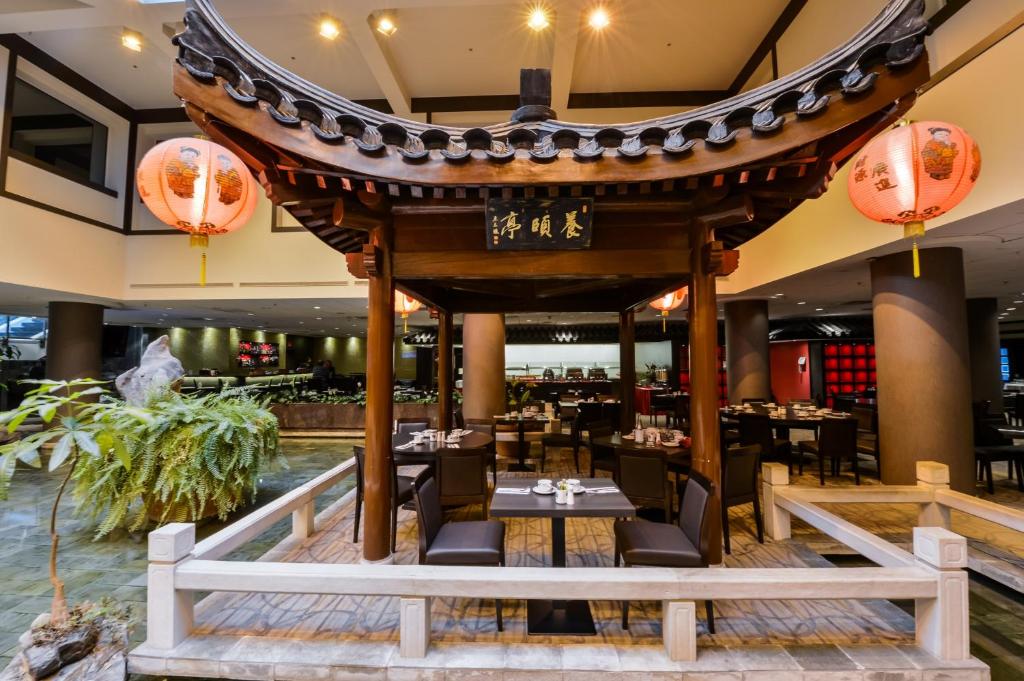 Holiday Inn Montreal Centre Ville Downtown by IHG - Resim 3