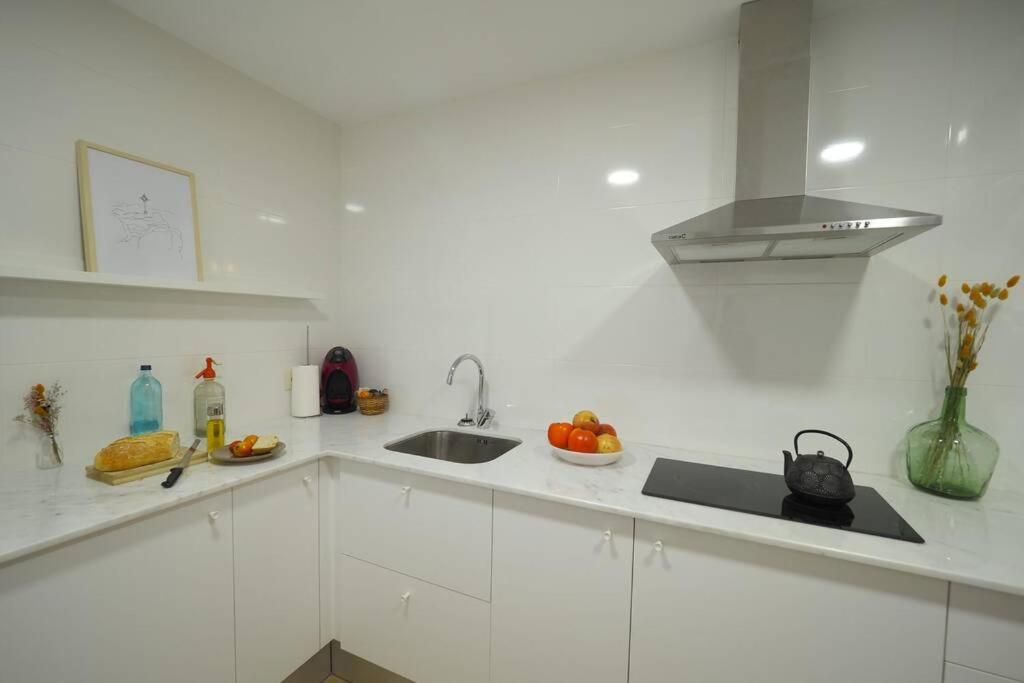 A kitchen or kitchenette at Apartaments Sa Calm Les roques del rei