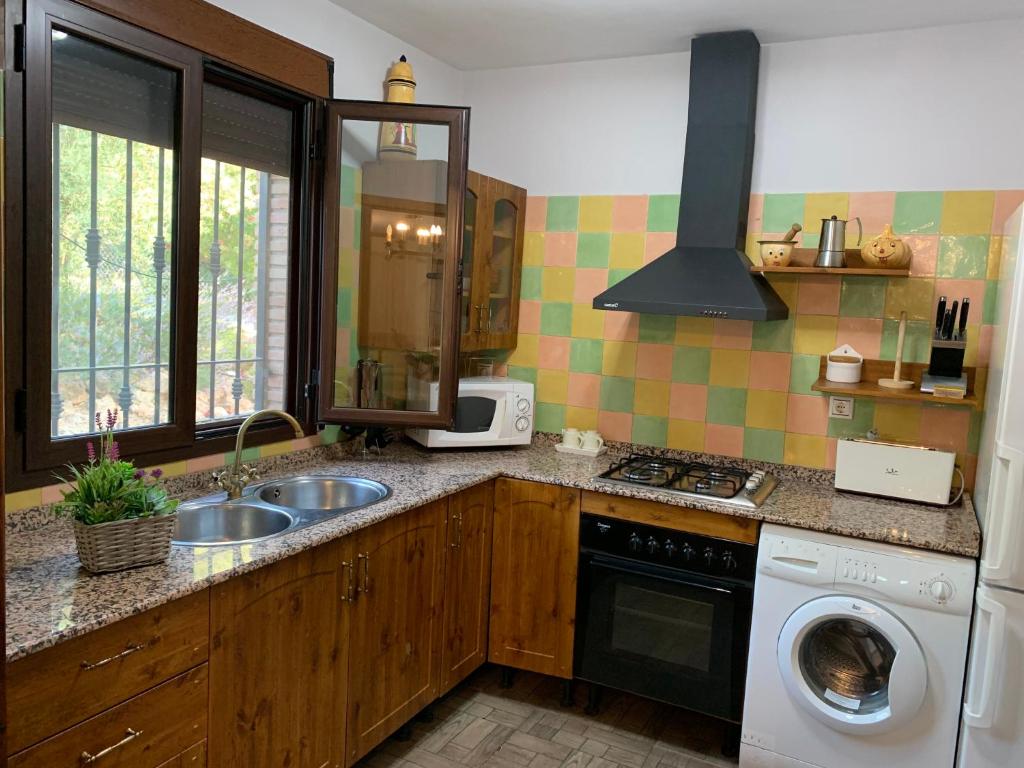 Kuchyň nebo kuchyňský kout v ubytování Casas Rurales Cazorla-Alcón