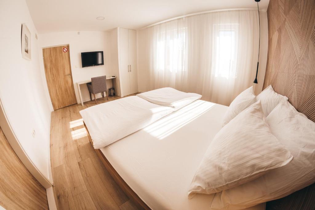 City Apartment One - Double Or Twin Room