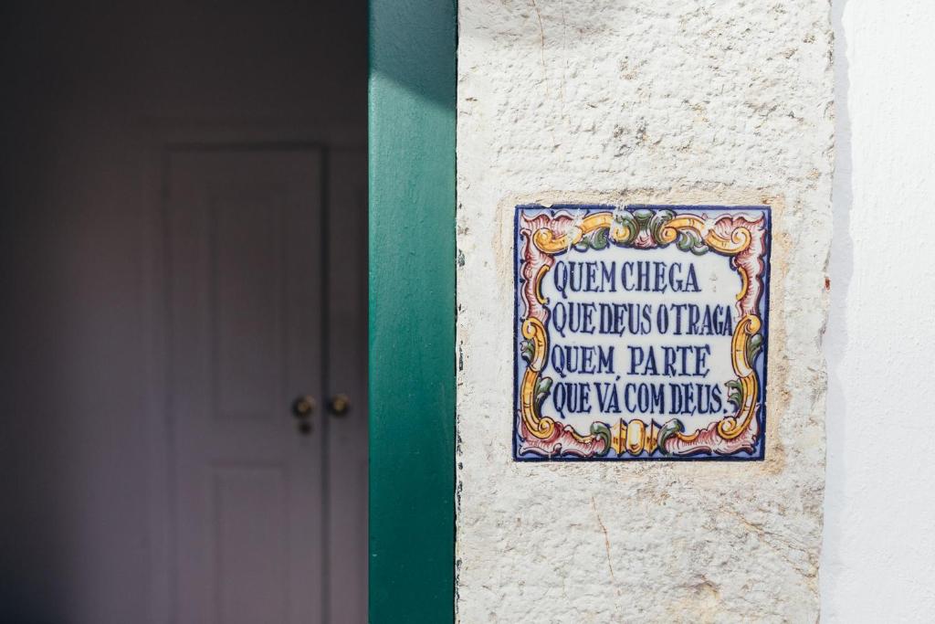 a sign on the side of a building at LEGASEA - Cascais Guesthouse in Cascais