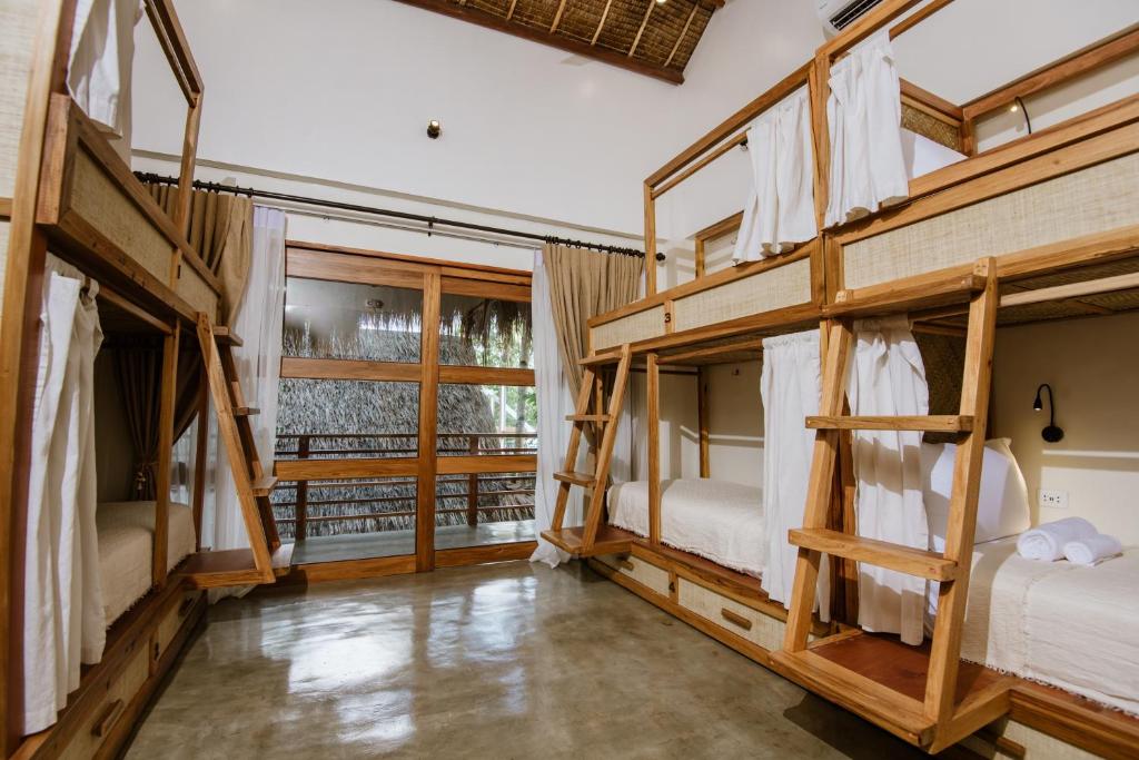 Postel nebo postele na pokoji v ubytování Las Palmas Villas and Casitas Siargao