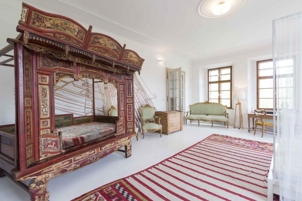 Postel nebo postele na pokoji v ubytování Chateau Třebešice