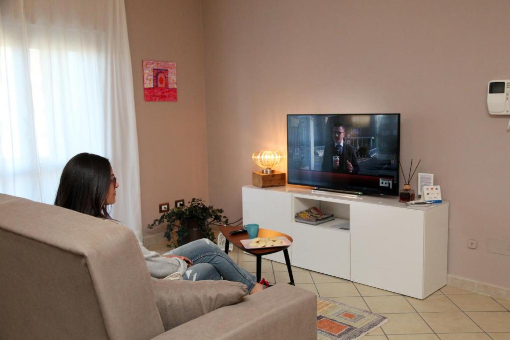 Televízia a/alebo spoločenská miestnosť v ubytovaní B&B Capuam Vetere Accommodation