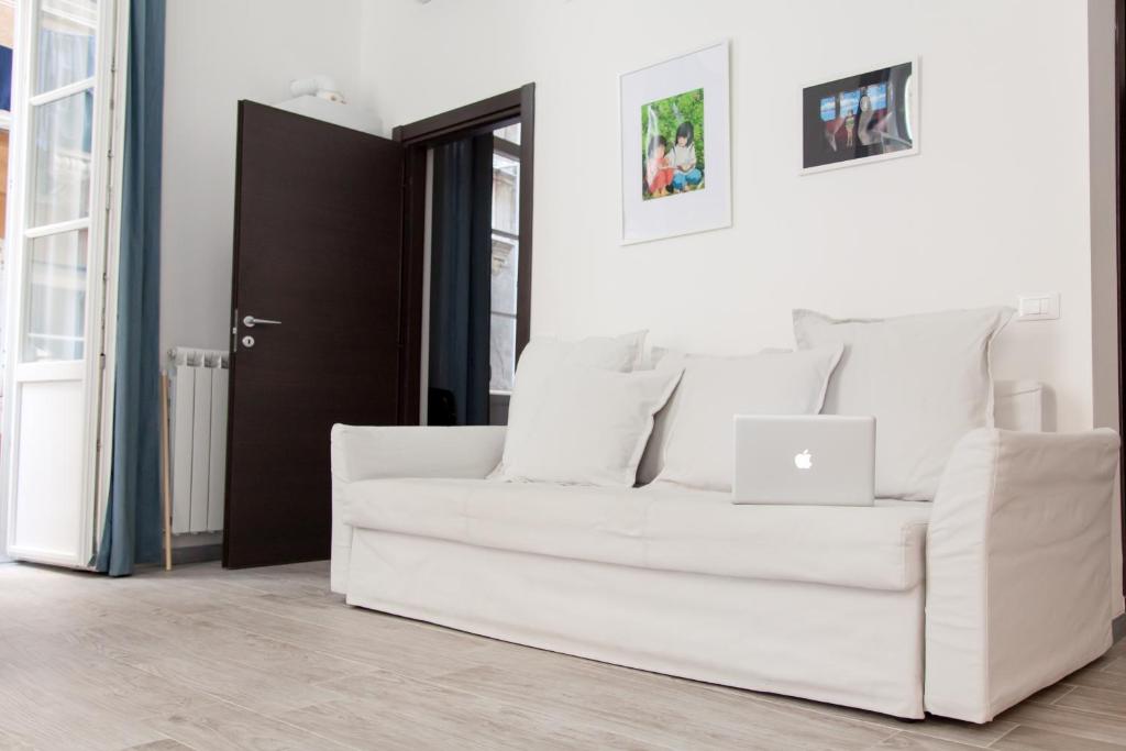 NIU LUX Apartments - One-Bedroom Apartment