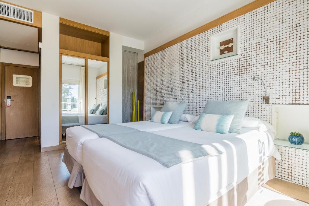Postel nebo postele na pokoji v ubytování Lux Isla