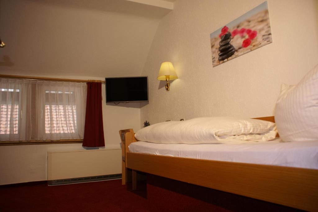 Postel nebo postele na pokoji v ubytování Hotel & Restaurant Druidenstein