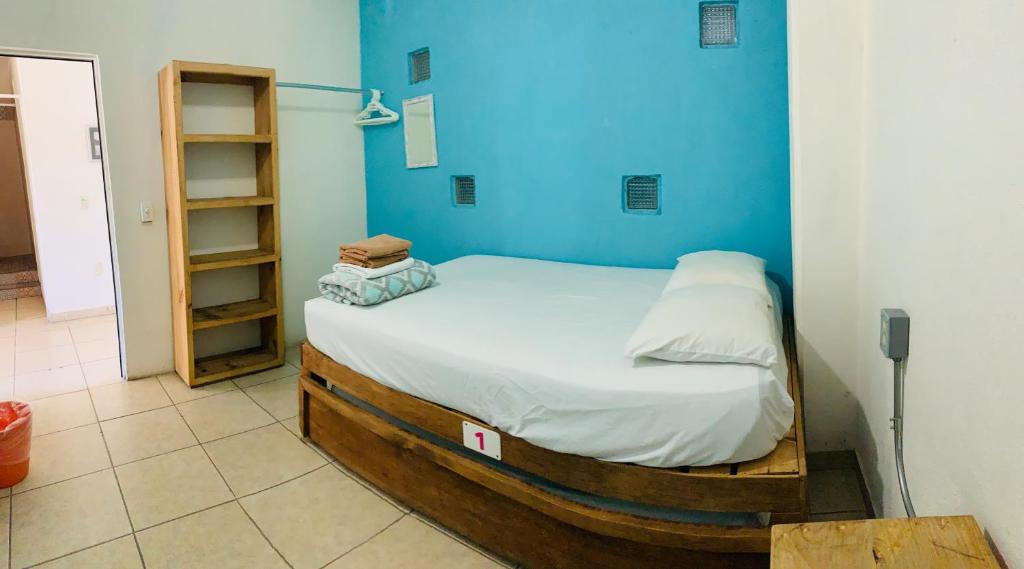 Postel nebo postele na pokoji v ubytování Hostal Bucerias