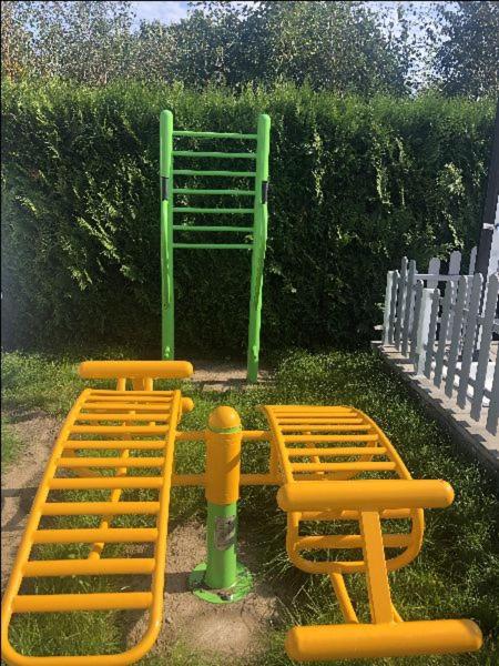 Sân chơi trẻ em tại Ośrodek Wypoczynkowy Słońce Bobolin