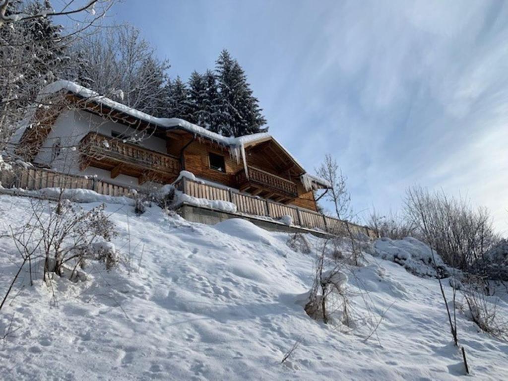 Chalet in Bruck am Grossglockner near ski lift v zime